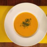 Kürbissuppe mit Ingwer und Kokusnussmilch