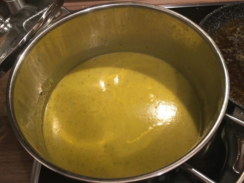 Zucchinicremesuppe mit Boursin